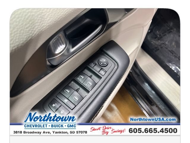 2023 Chrysler Pacifica Touring L - Photo 11