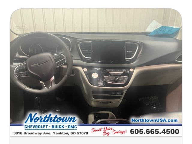 2023 Chrysler Pacifica Touring L - Photo 12
