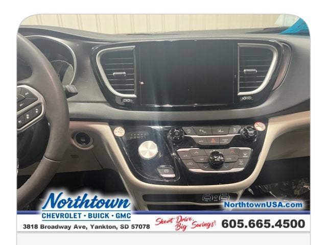 2023 Chrysler Pacifica Touring L - Photo 17