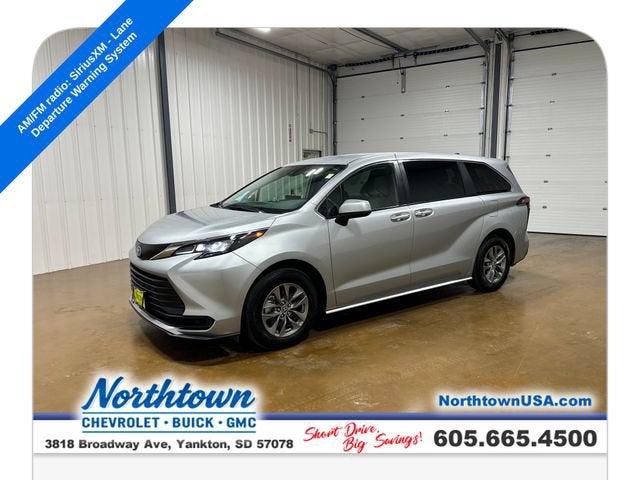2025 Toyota Sienna LE