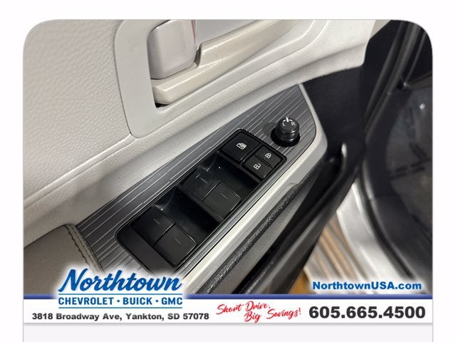 2025 Toyota Sienna LE