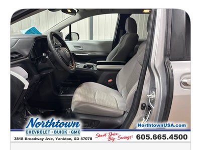 2025 Toyota Sienna LE