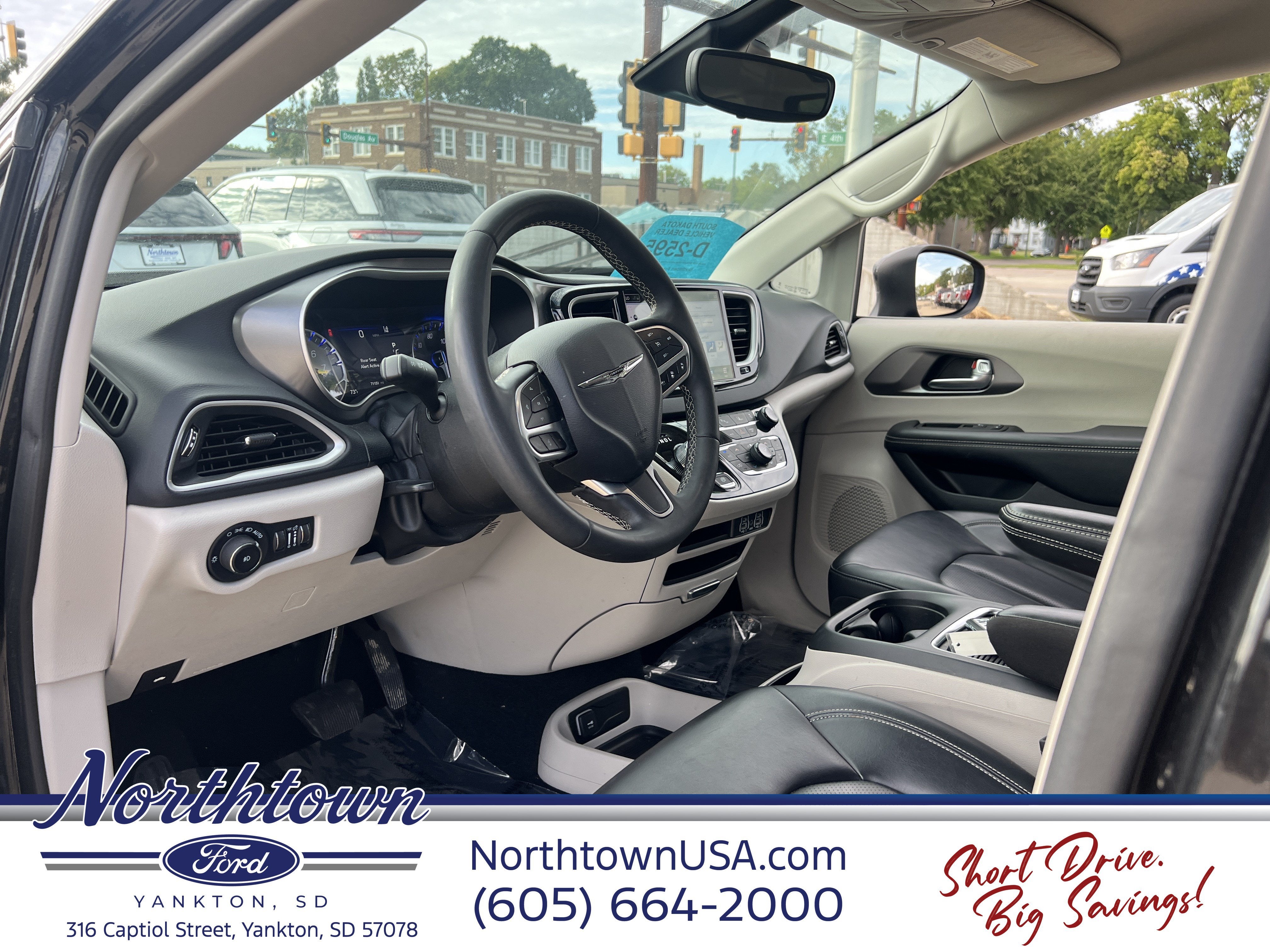 2023 Chrysler Pacifica Touring L - Photo 13