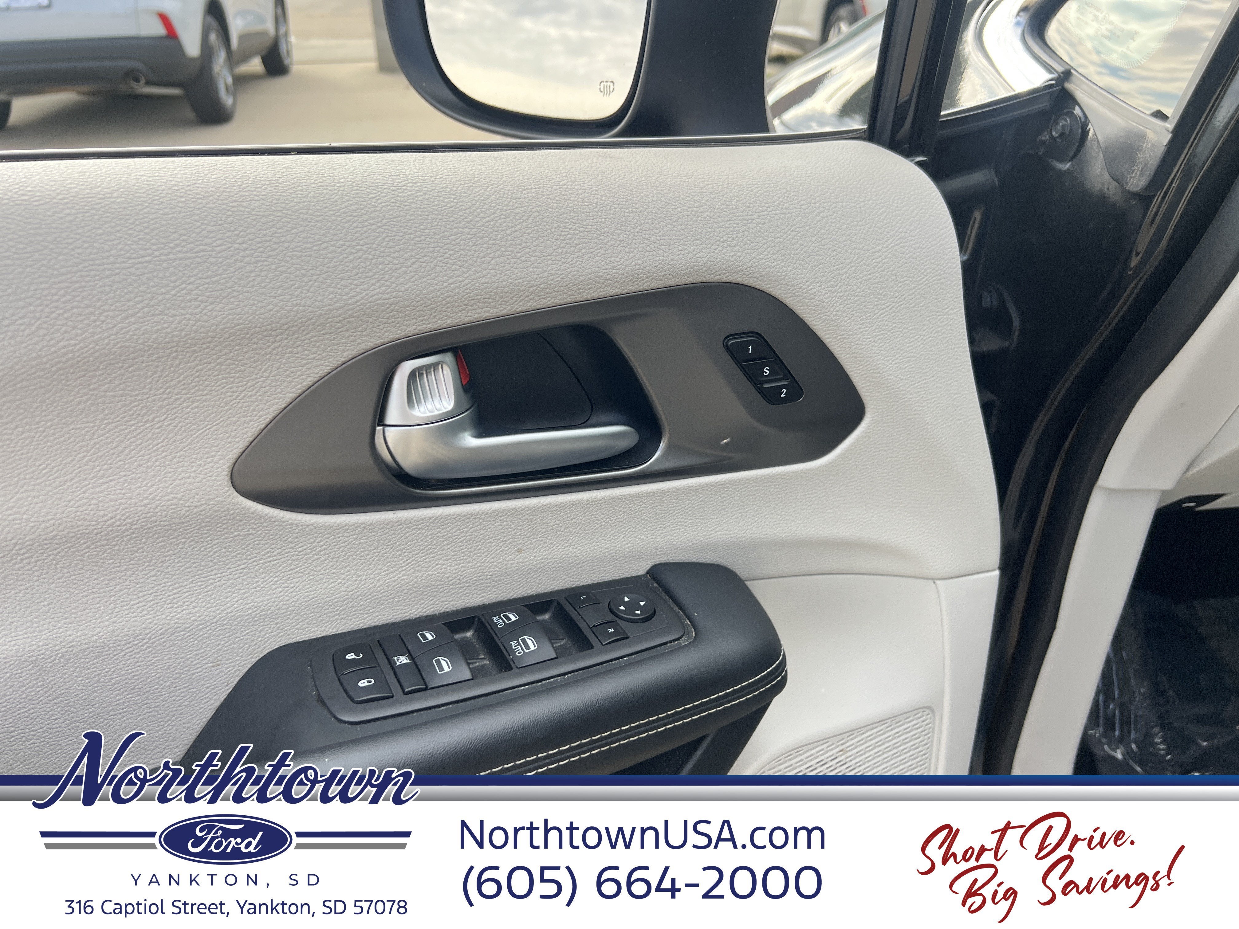 2023 Chrysler Pacifica Touring L - Photo 15