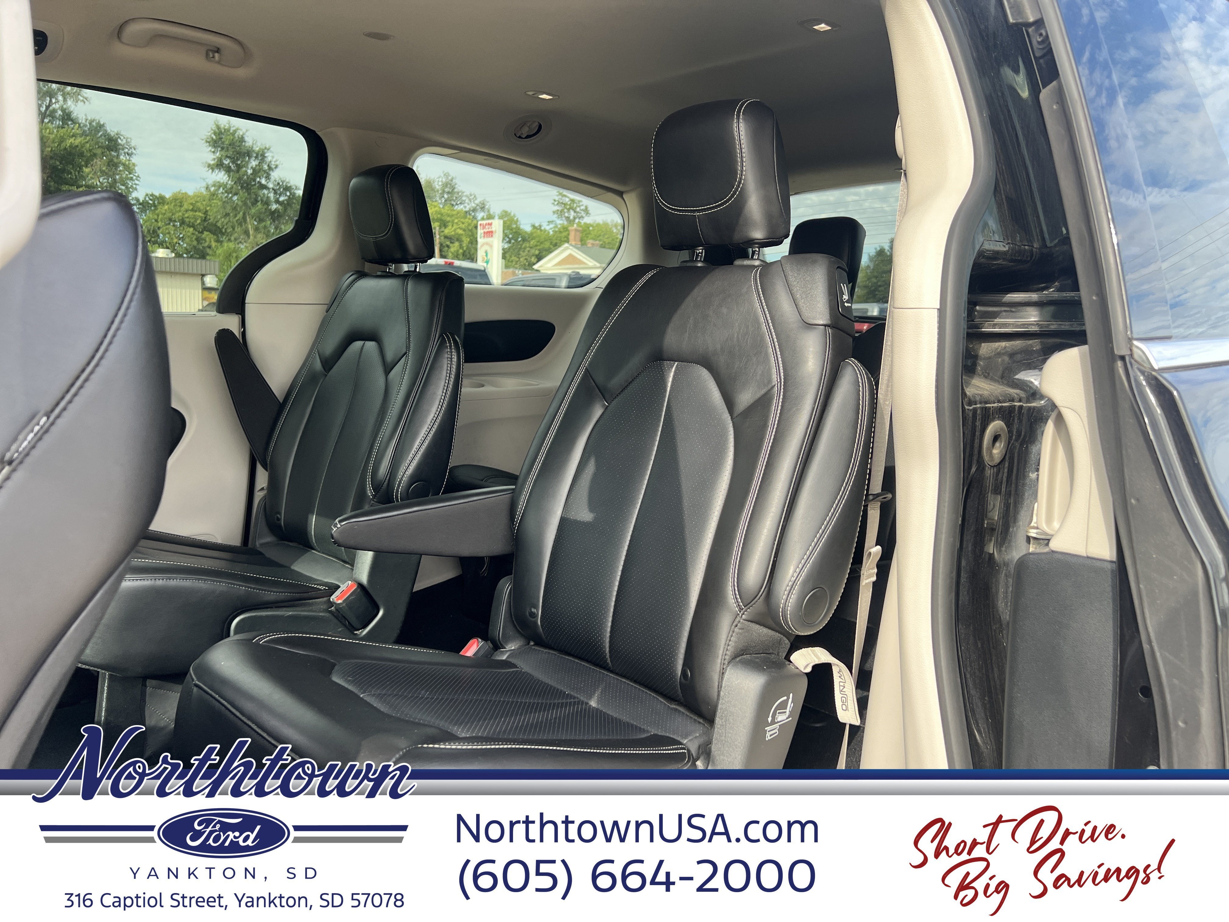 2023 Chrysler Pacifica Touring L - Photo 24