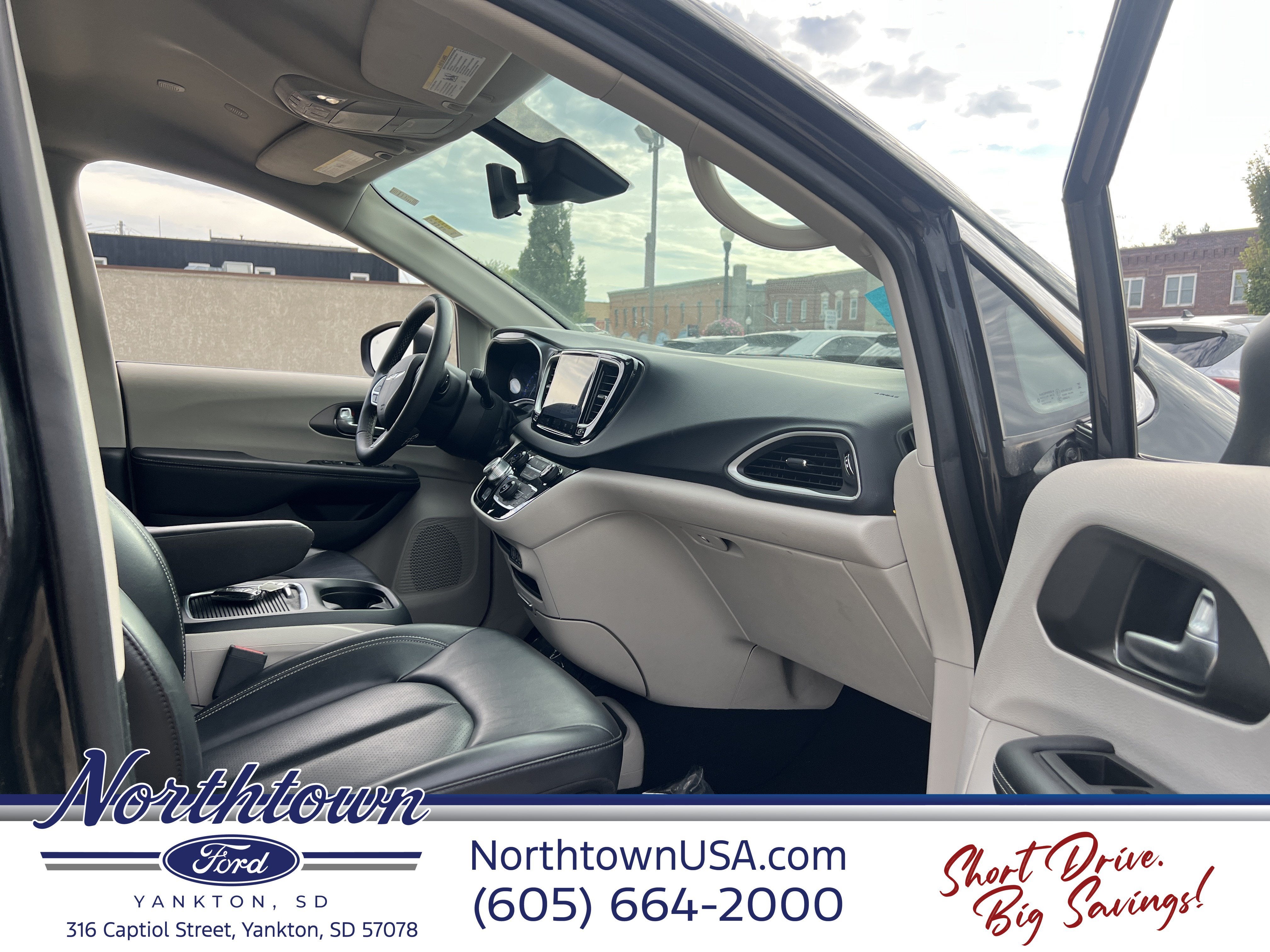2023 Chrysler Pacifica Touring L - Photo 26