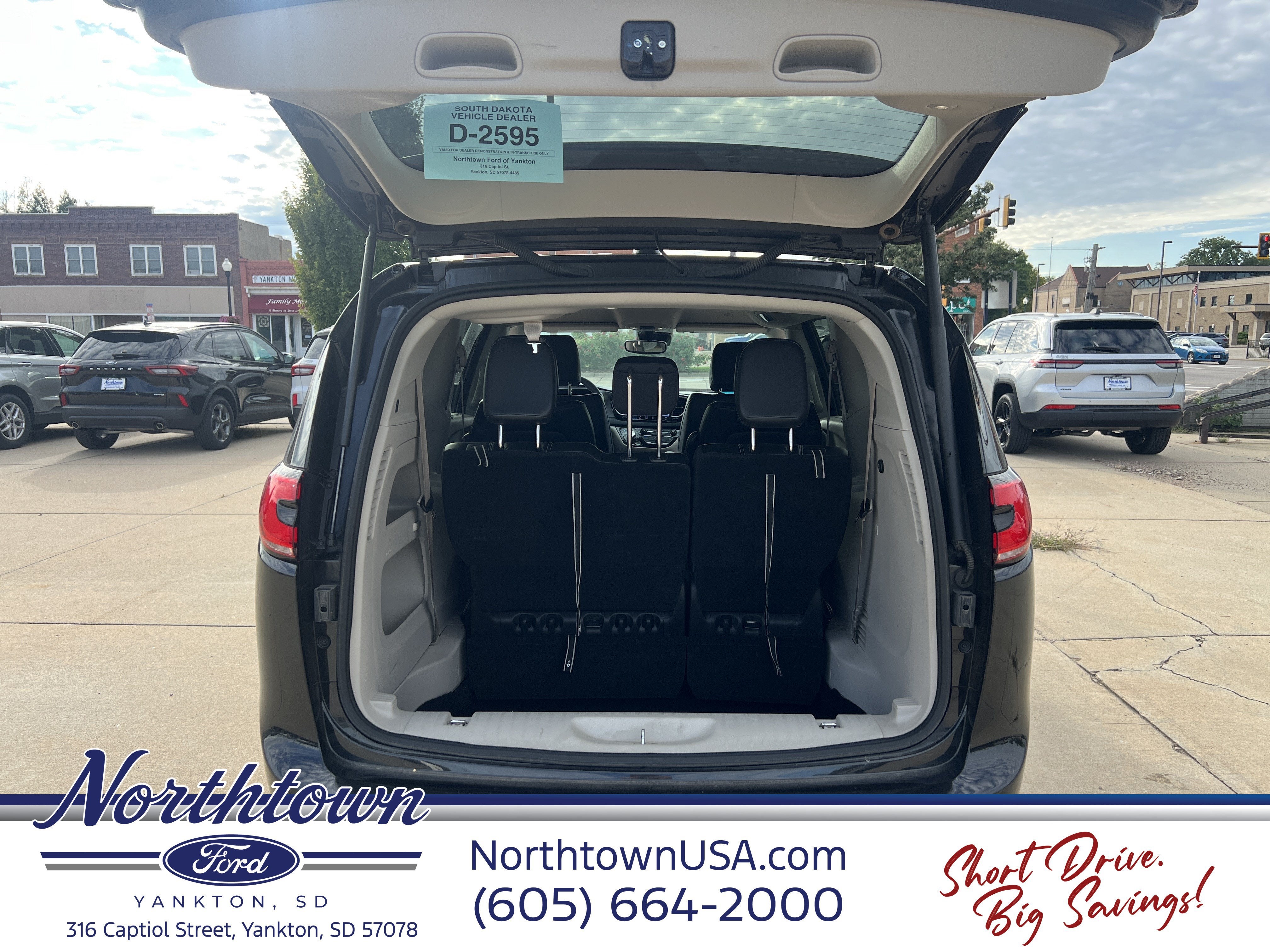 2023 Chrysler Pacifica Touring L - Photo 30