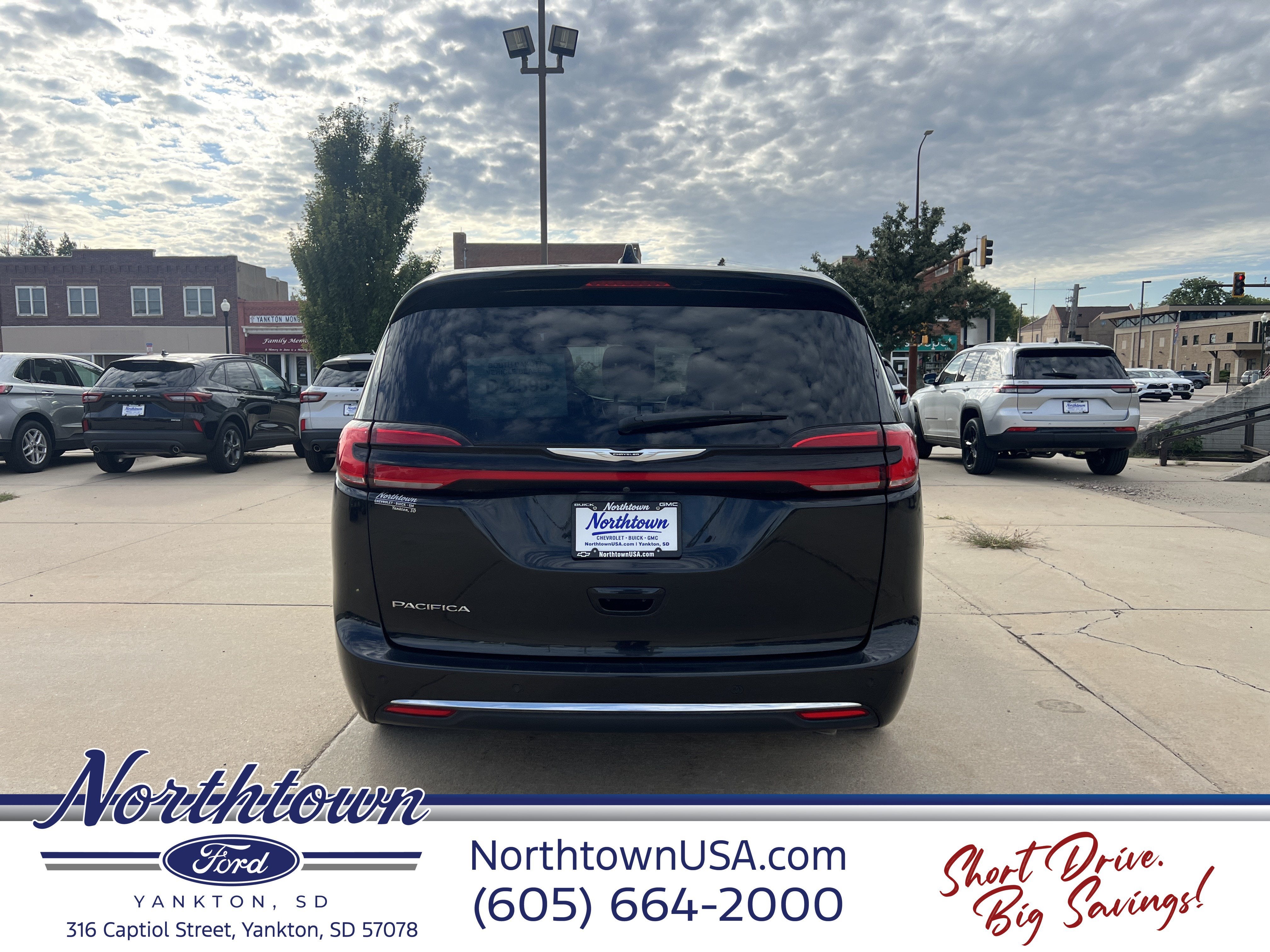 2023 Chrysler Pacifica Touring L - Photo 6