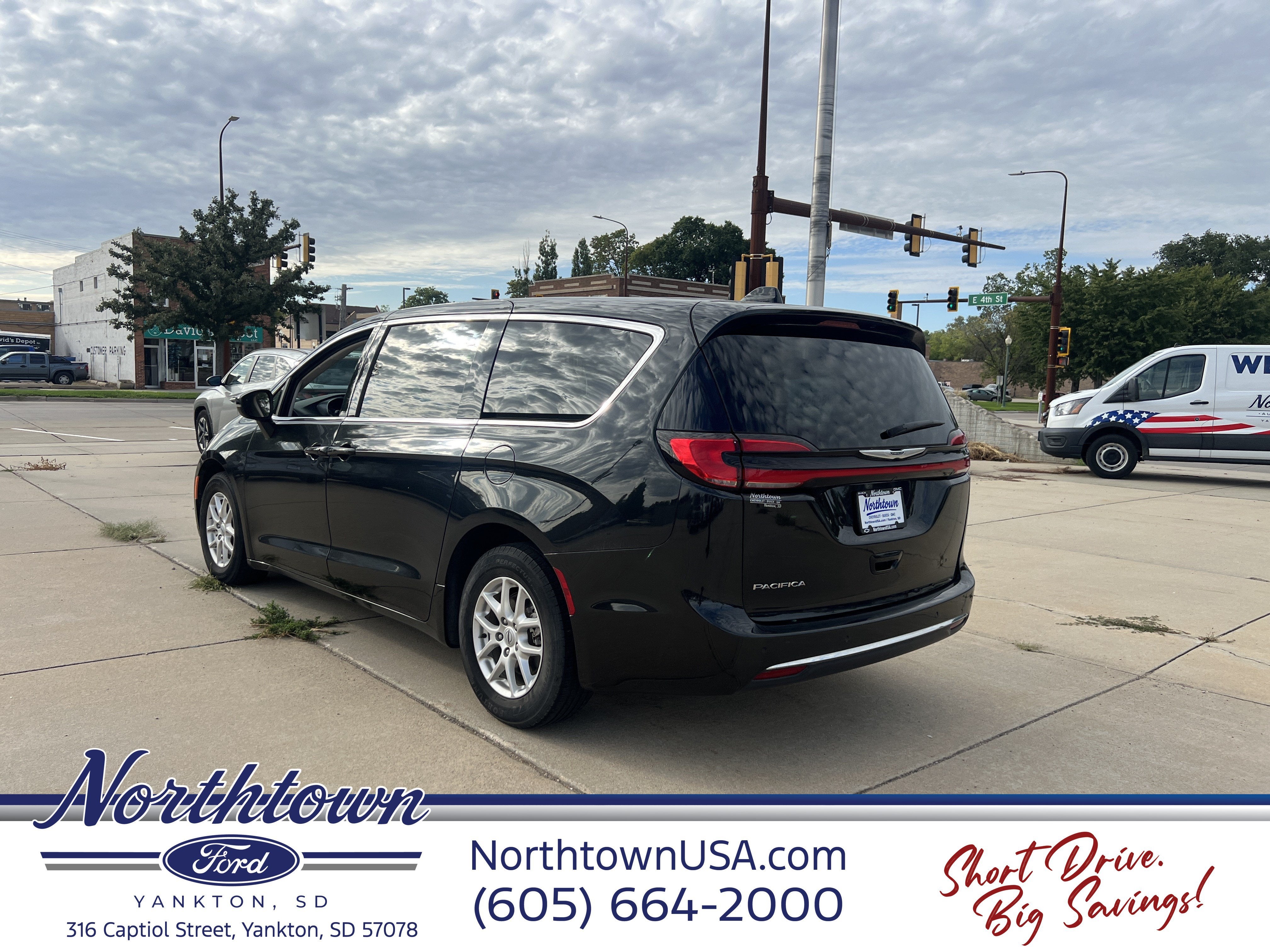 2023 Chrysler Pacifica Touring L - Photo 7