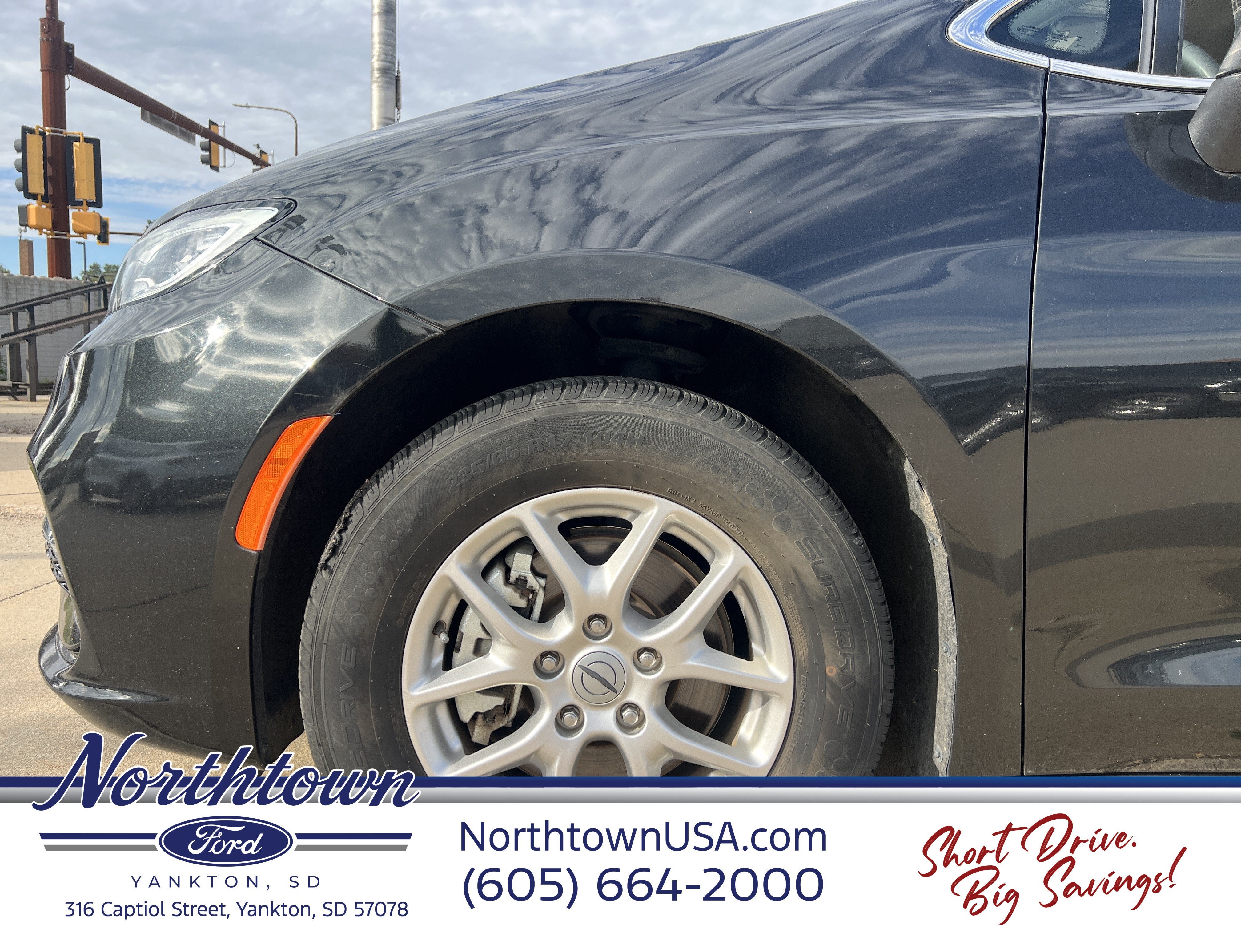 2023 Chrysler Pacifica Touring L - Photo 9
