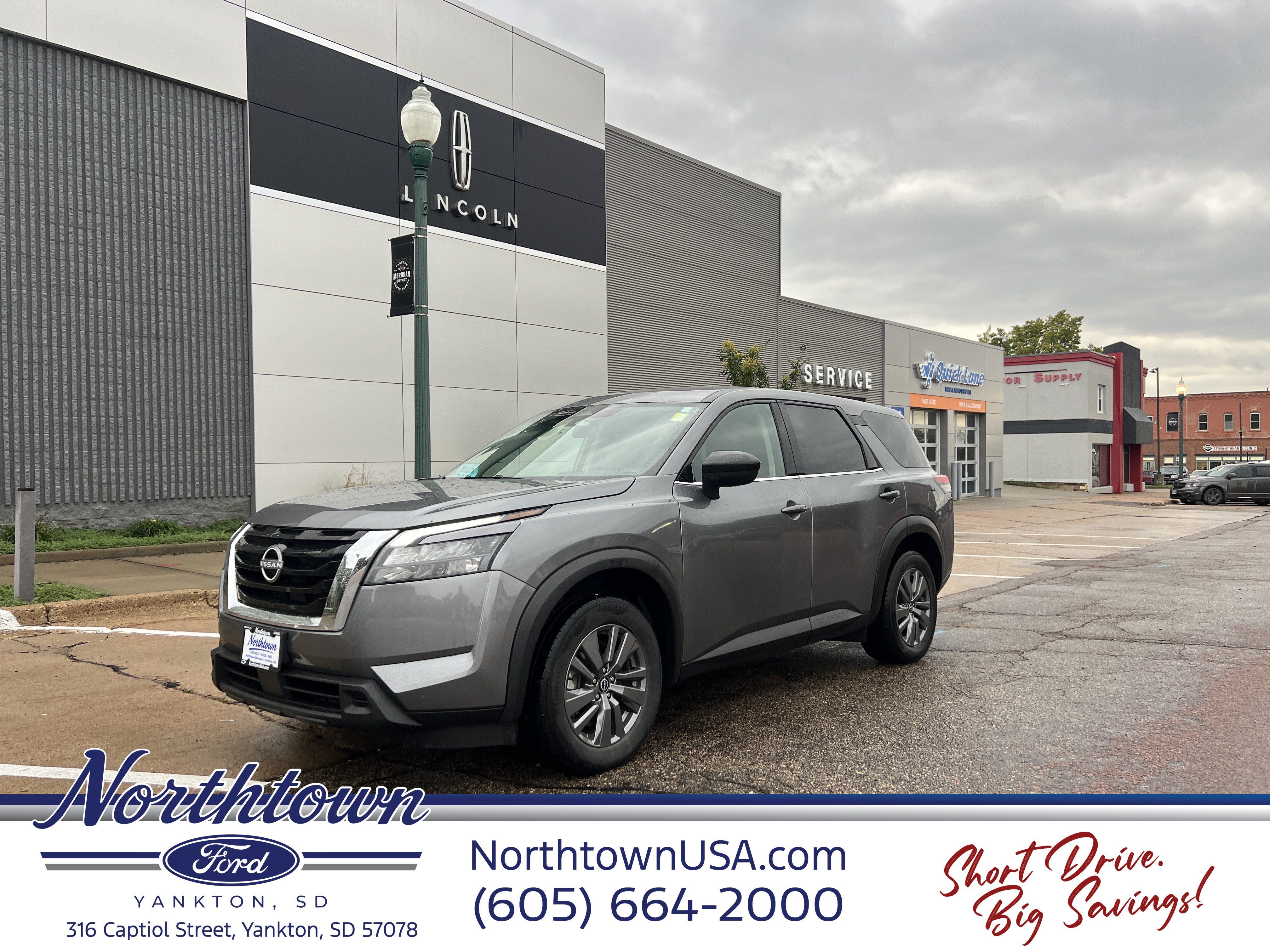 2024 Nissan Pathfinder S