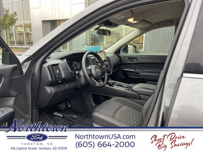 2024 Nissan Pathfinder S