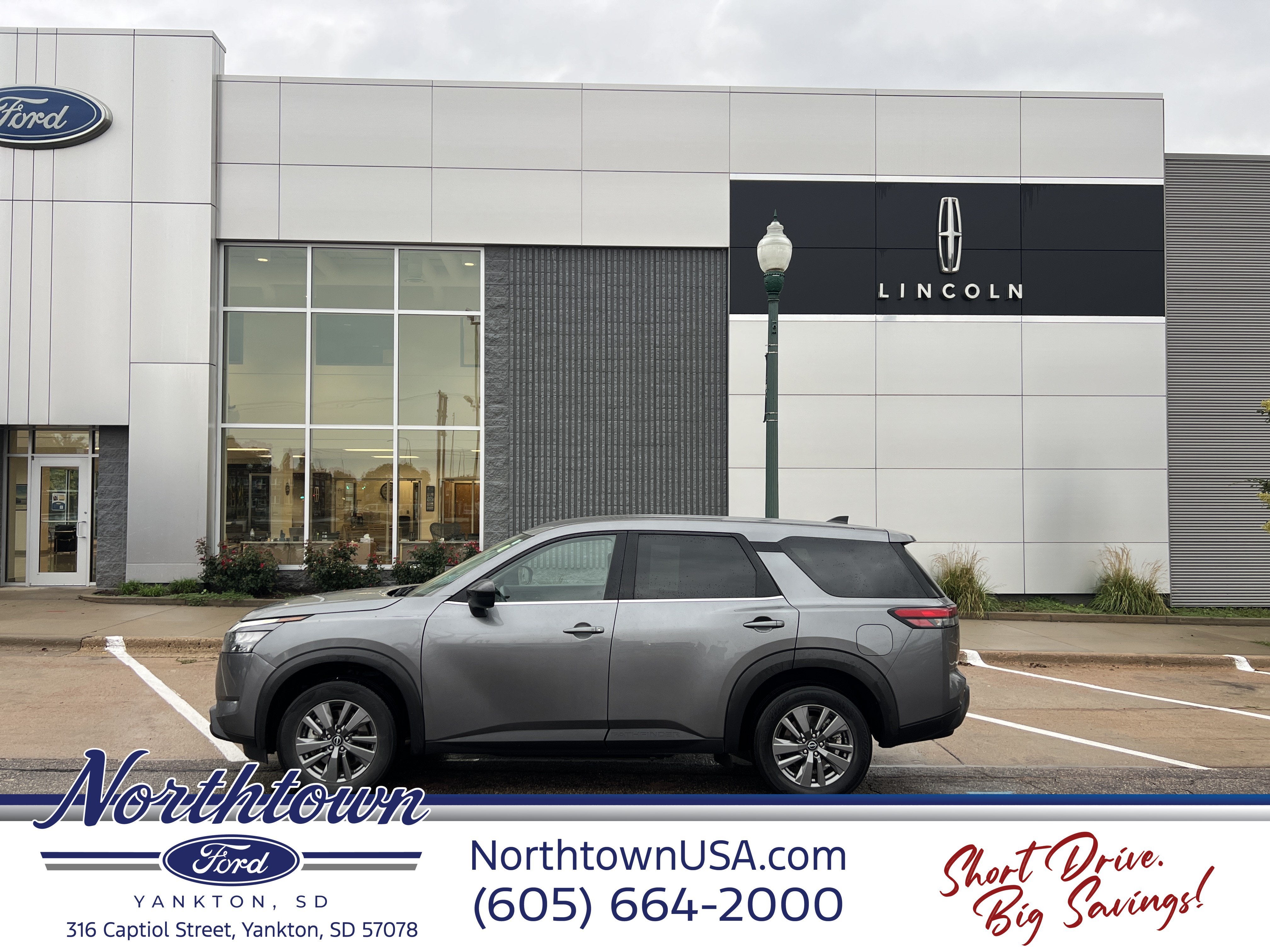 2024 Nissan Pathfinder S